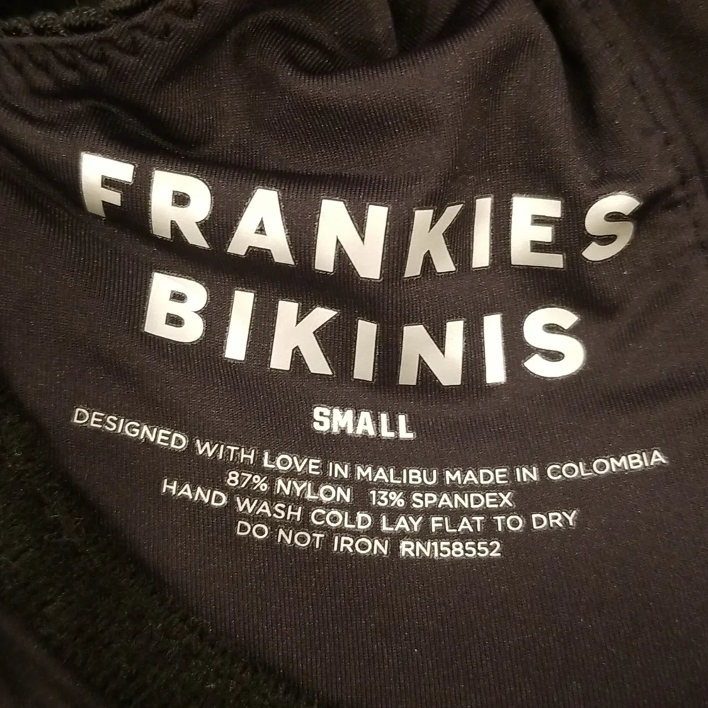 💕FRANKIE'S BIKINIS💕 Anna Ribbed Underwire Bikini Top ~ Black Small S NWT
